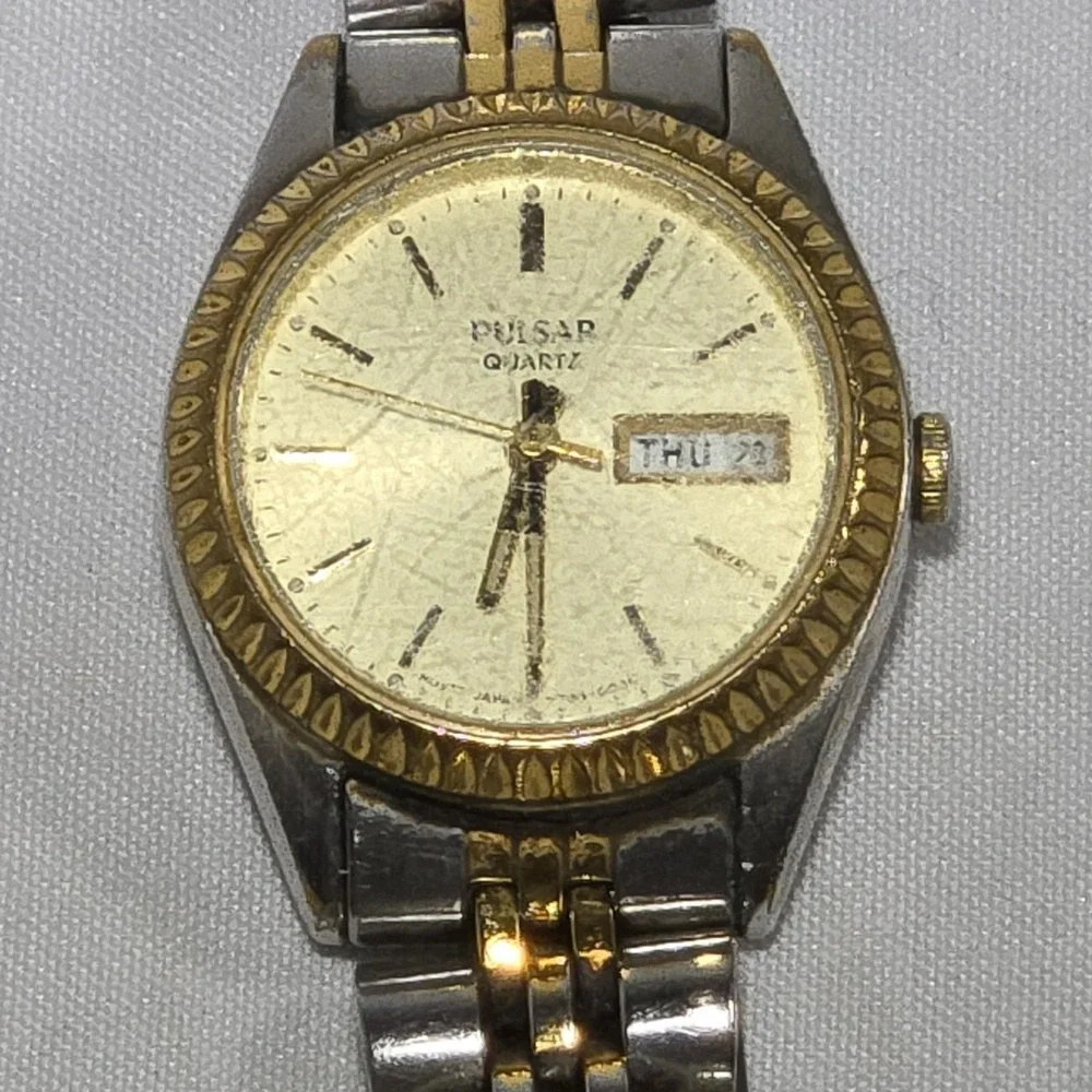 Vintage Pulsar Womens Presidential Two Tone‎ Watch Keeps Time/Day/Date 92081